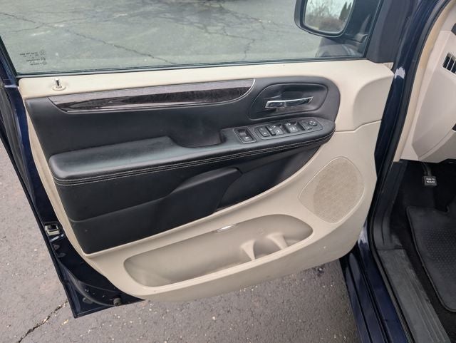 2016 Chrysler Town & Country Touring-L