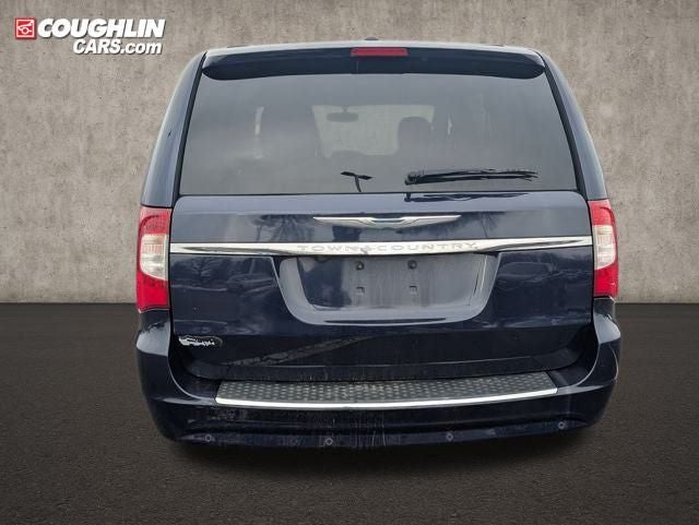 2016 Chrysler Town & Country Touring-L