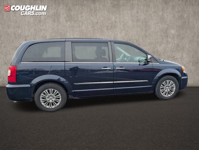 2016 Chrysler Town & Country Touring-L