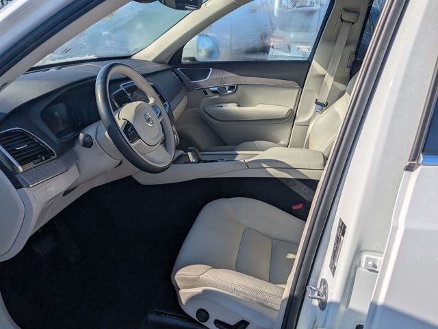 2023 Volvo XC90 B5 Plus