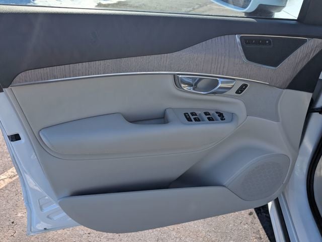 2023 Volvo XC90 B5 Plus