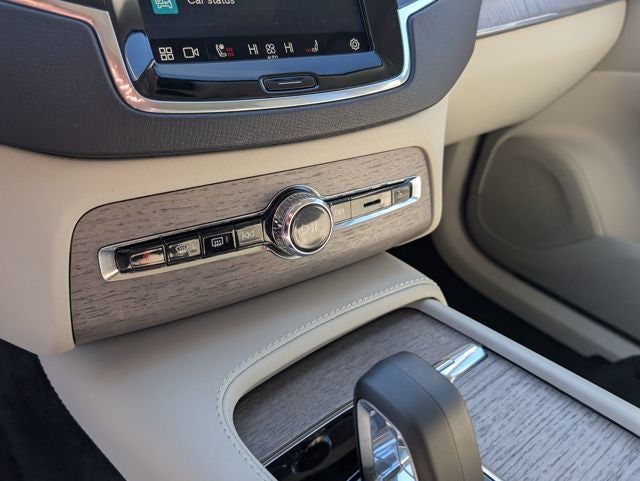 2023 Volvo XC90 B5 Plus