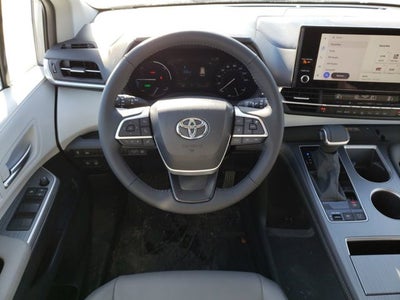 2025 Toyota Sienna XLE