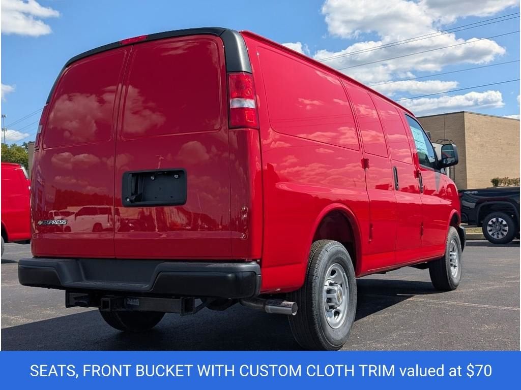 2025 Chevrolet Express Cargo WT