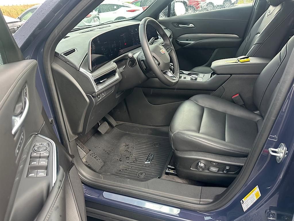 2025 Cadillac XT4 Premium Luxury