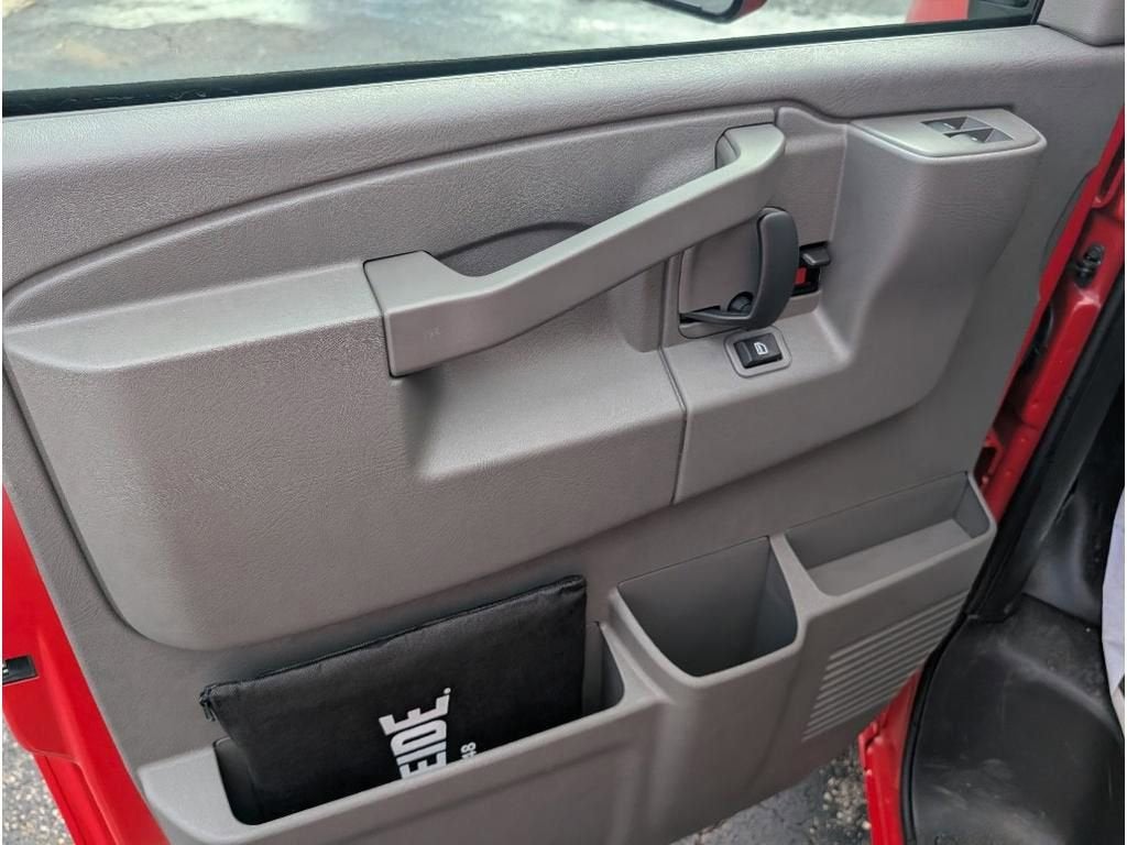 2025 Chevrolet Express Cutaway 3500 1WT