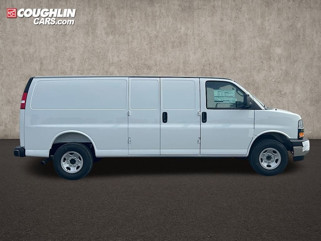 2025 Chevrolet Express Cargo 3500 WT