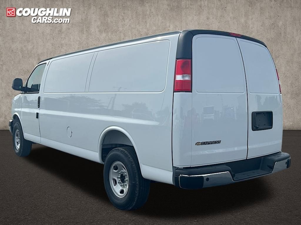 2025 Chevrolet Express Cargo 3500 WT