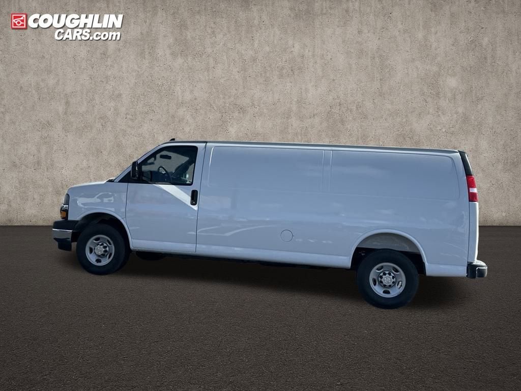 2025 Chevrolet Express Cargo 3500 WT