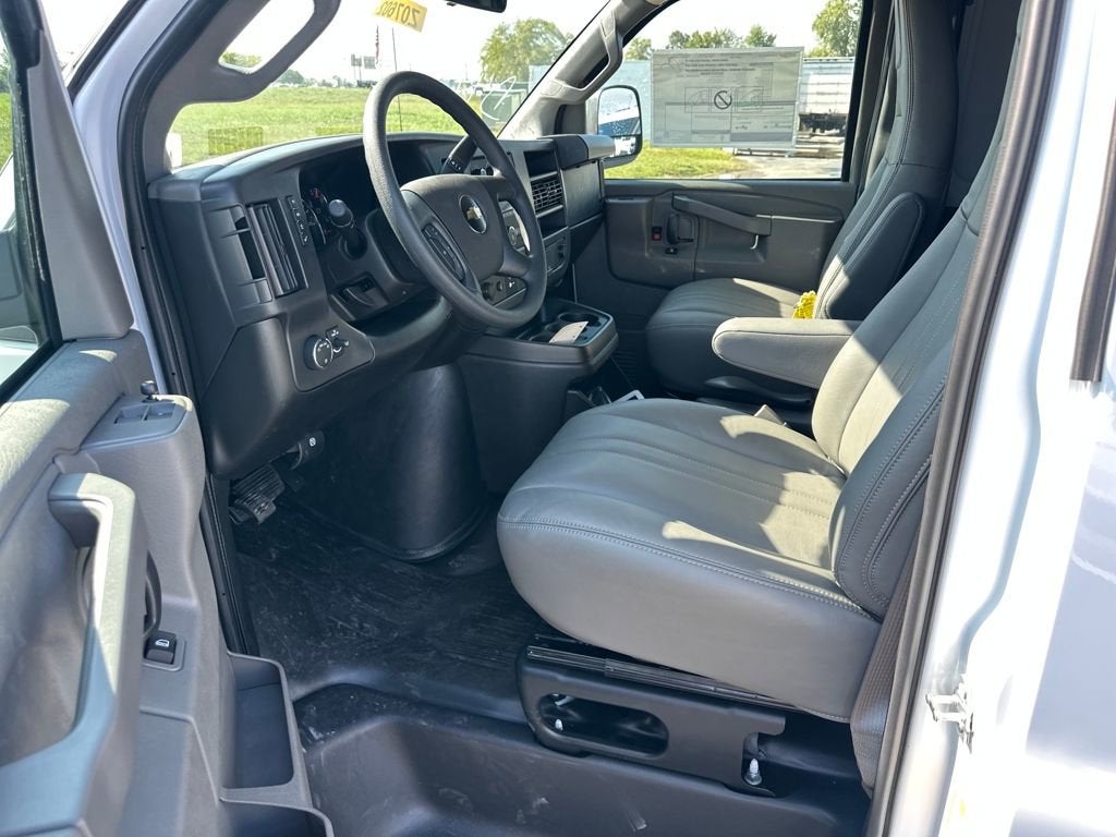 2025 Chevrolet Express Cargo 3500 WT