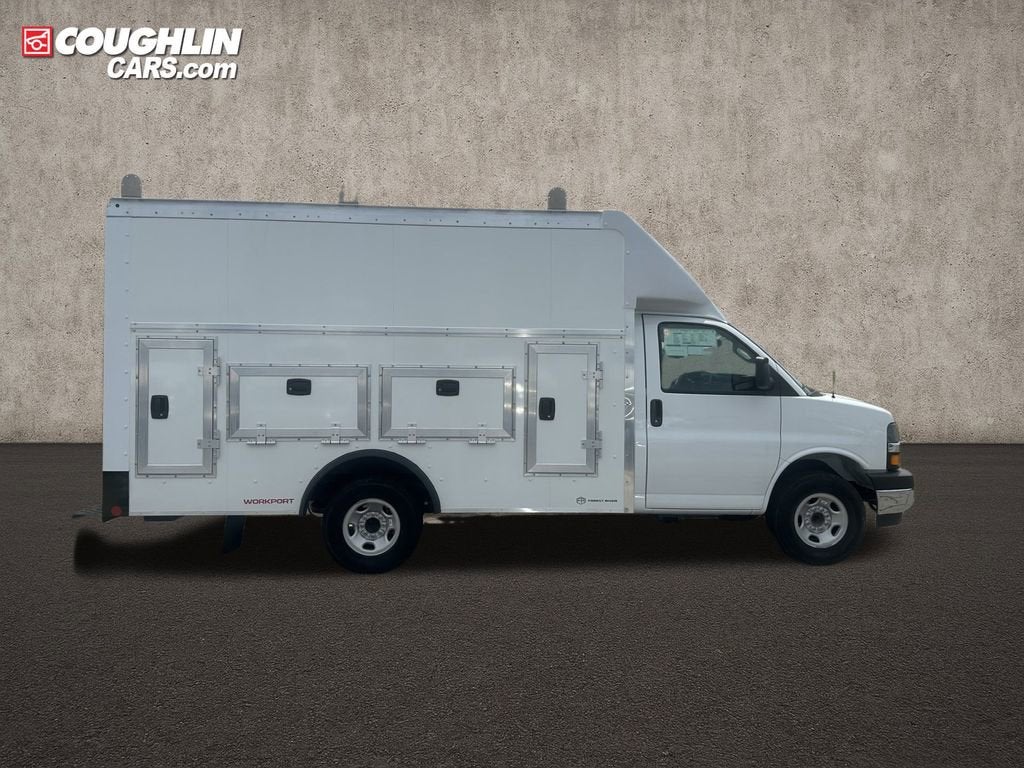 2025 Chevrolet Express Cutaway 3500 1WT