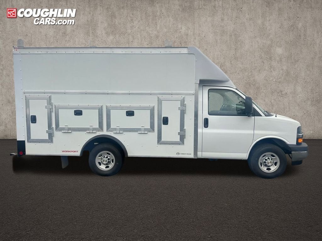 2025 Chevrolet Express Cutaway 3500 1WT