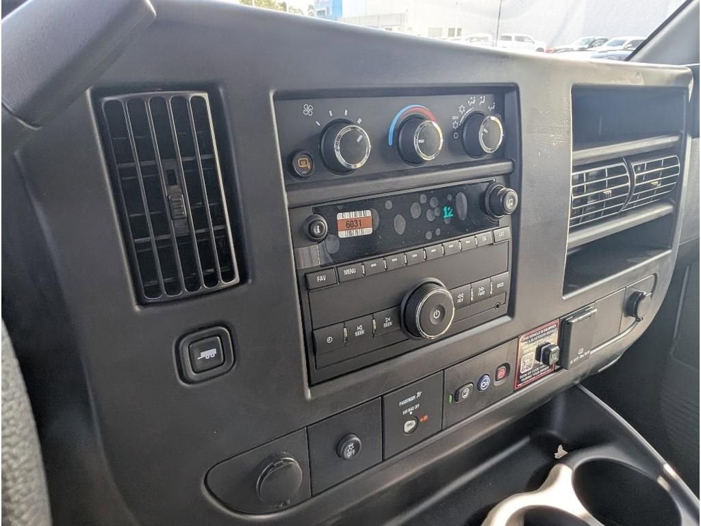 2025 Chevrolet Express Cargo 3500 WT