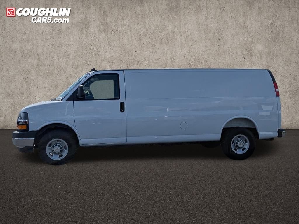 2025 Chevrolet Express Cargo 3500 WT