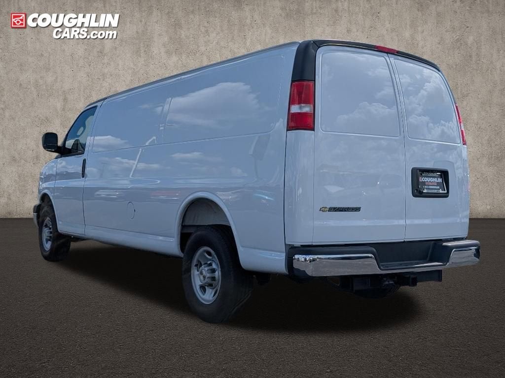 2025 Chevrolet Express Cargo 3500 WT