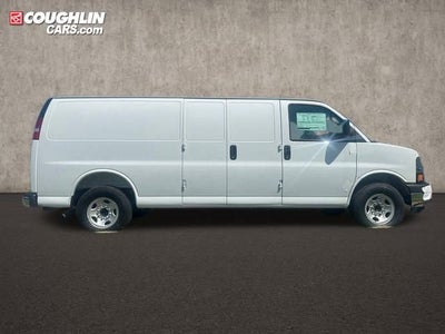 2025 Chevrolet Express Cargo 3500 WT