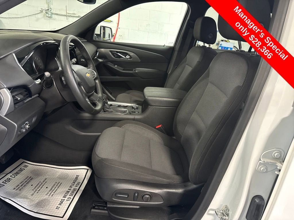 2023 Chevrolet Traverse LT Cloth