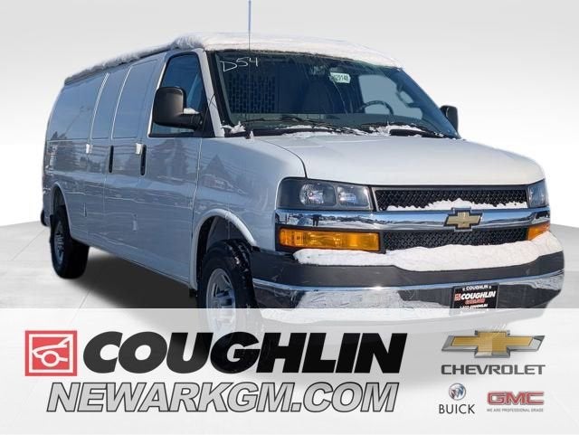 2025 Chevrolet Express Cargo 3500 WT