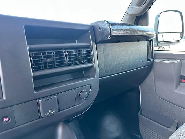 2025 Chevrolet Express Cargo 3500 WT